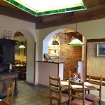 Homer - Old Town Square Albergue