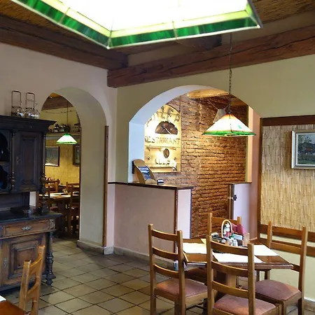 Homer - Old Town Square אכסניה