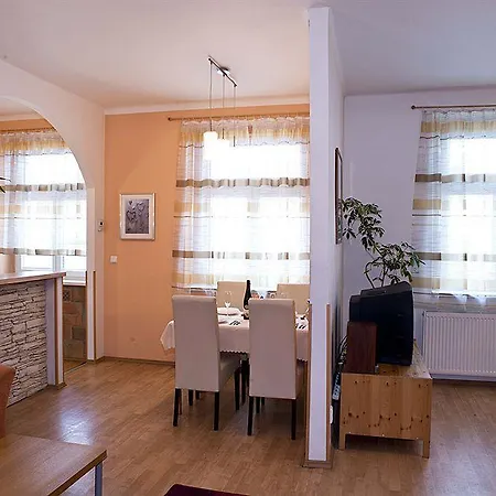 Homer - Old Town Square Hostel Praga