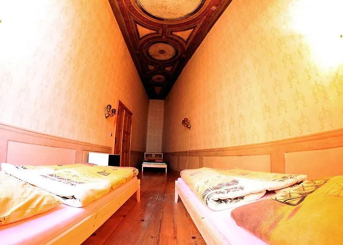 Homer - Old Town Square Hostel