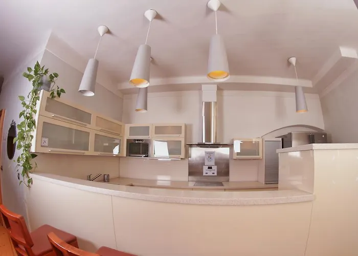 Homer - Old Town Square Hostal *